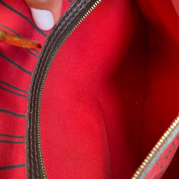 Louis Vuitton Neverfull MM | Damier Ebene exterior, Cherry interior - Picture 8 of 12